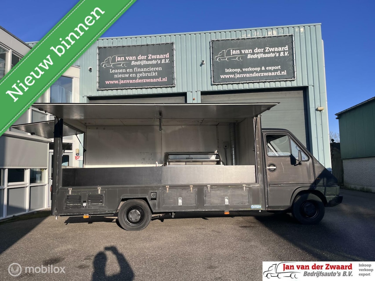 Renault Master - Trucks Foodtruck T 35 D Platform lang - AutoWereld.nl