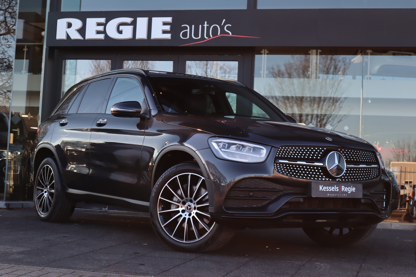 Mercedes-Benz GLC-klasse - 300e 4MATIC AMG Night Panorama Camera Virtual Elec.trekhaak - AutoWereld.nl