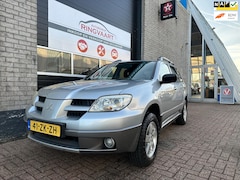 Mitsubishi Outlander Sport - 2.0 Invite+ Nette Auto