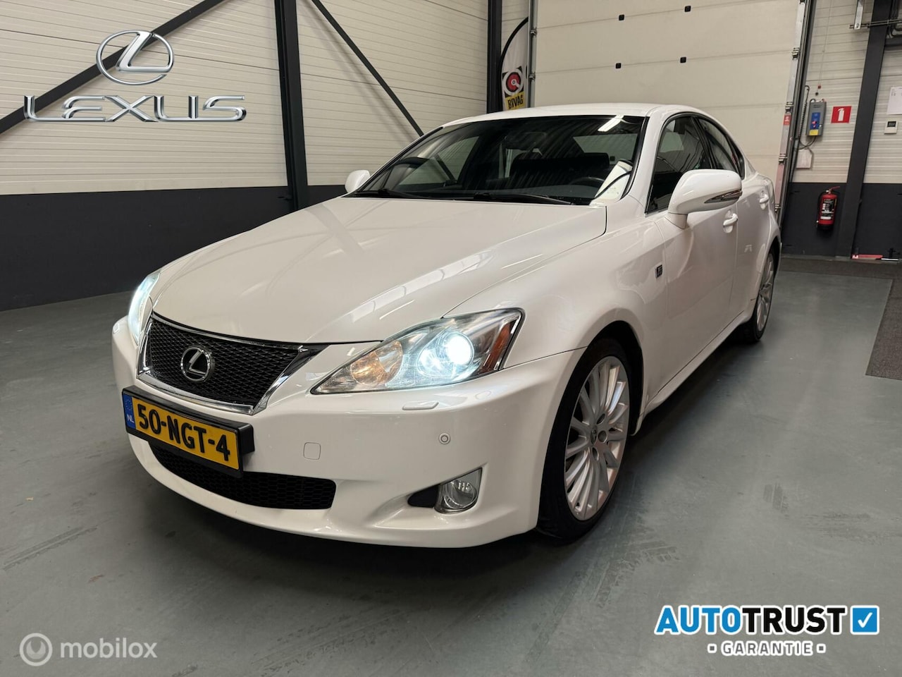 Lexus IS - 250 F-Sport Navi|ML-Audio|18"LM-Velgen|NAP - AutoWereld.nl