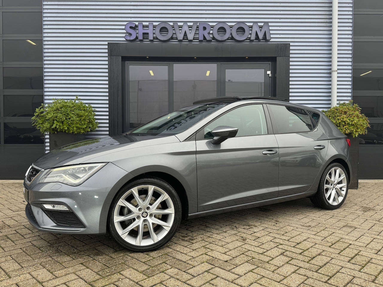 Seat Leon - 1.4 EcoTSI FR Business Intense Automaat| Pano|Sfeerverlichting|Camera - AutoWereld.nl