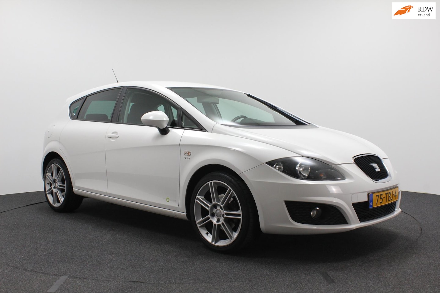 Seat Leon - 1.2 TSI Ecomotive COPA | Climate control | Parkeersensoren | Sportvelgen | Nette auto! - AutoWereld.nl