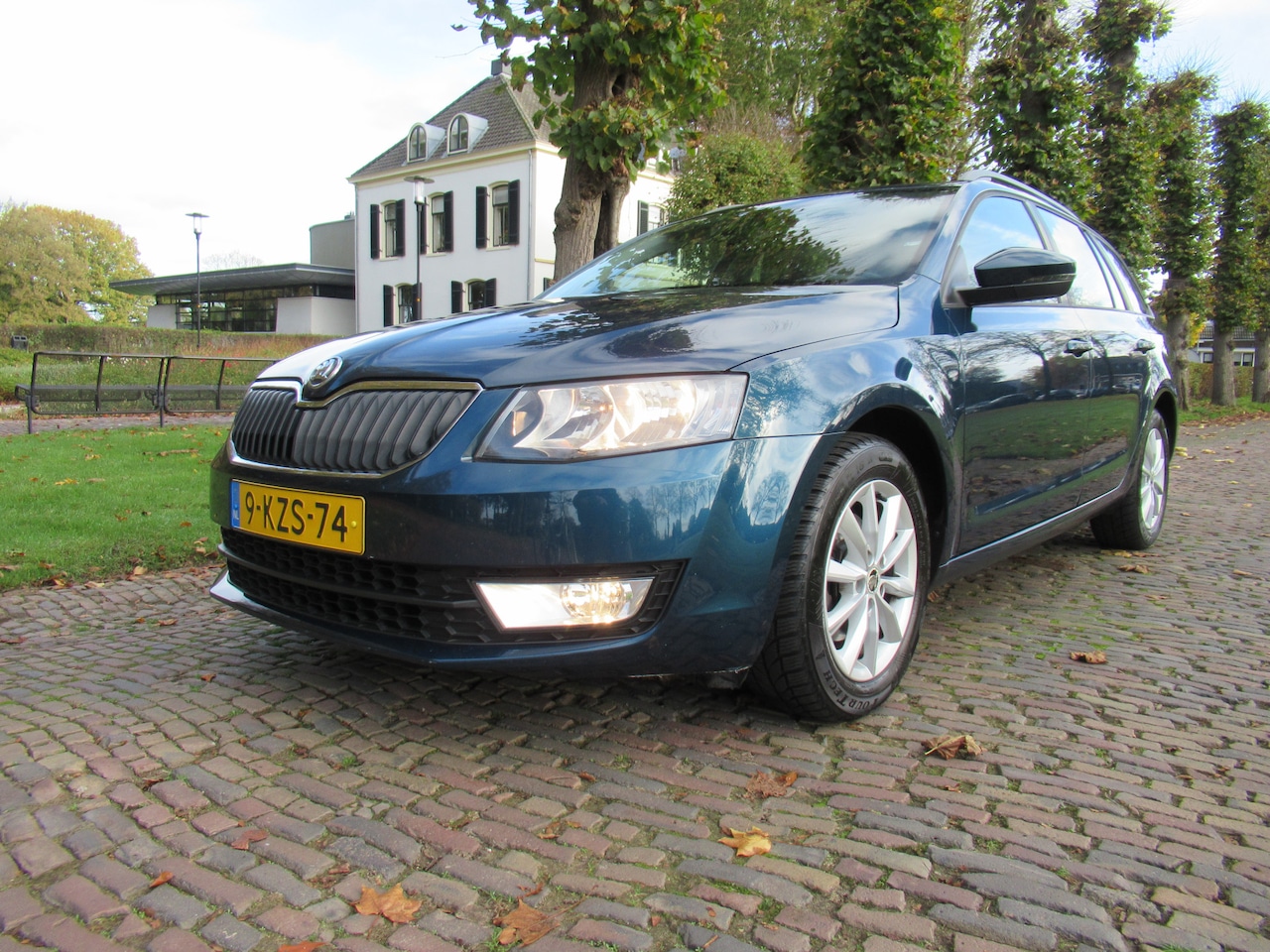 Skoda Octavia Combi - 1.2 TSI Greentech Ambition Businessline Ecc Cruisecontrol Navigatie Pdc Lm Velgen Isofix L - AutoWereld.nl