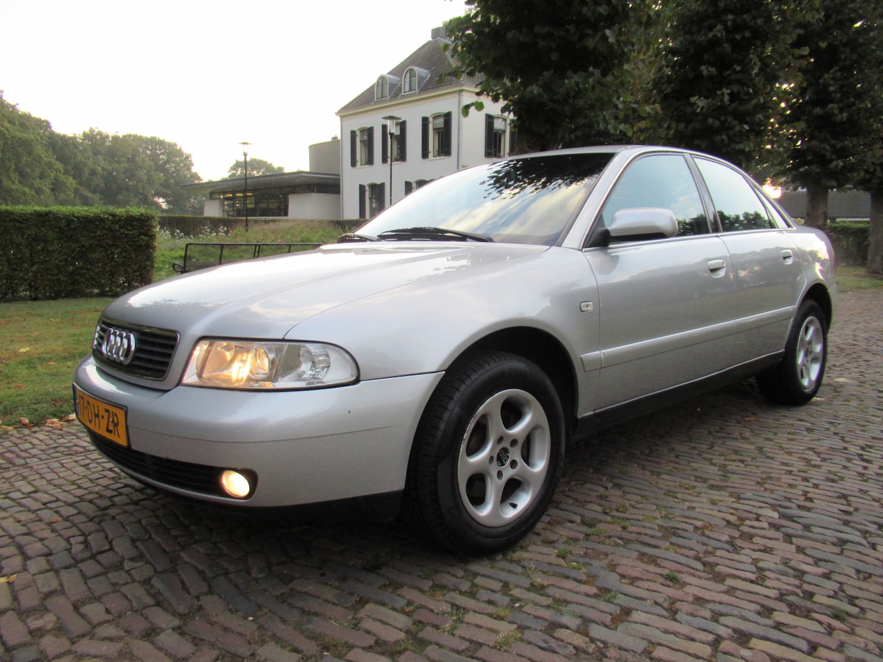 Audi A4 Limousine - 1.6 Advance Ecc Xenon Stuurbekrachtiging Lm Velgen Youngtimer***APK t/m 3-9-2025*** - AutoWereld.nl