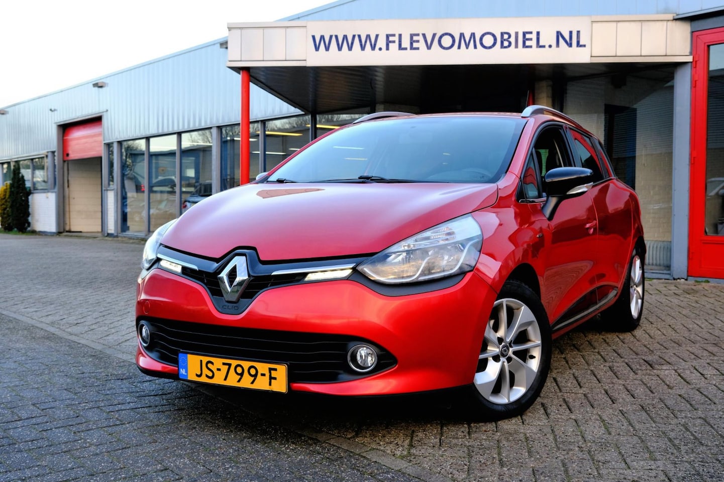 Renault Clio Estate - 0.9 TCe Limited Navi|Airco|PDC|DAB - AutoWereld.nl