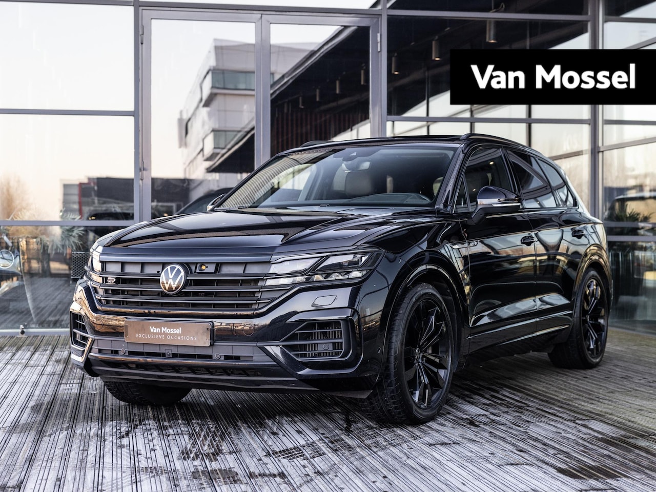 Volkswagen Touareg - 3.0 TSi 4MOTION R E-Hybrid | DYNAUDIO | PANORAMA/SCHUIF-KANTELDAK | 21 INCH | BLACK PACK | - AutoWereld.nl