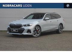 BMW 5-serie Touring - 530e High Executive M Sport Automaat / Panoramadak / Trekhaak / Verwarmd stuurwiel / Stoel