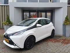 Toyota Aygo - 1.0 VVT-i x-play | Airco | Achteruitrijcamera | Apple Carplay |