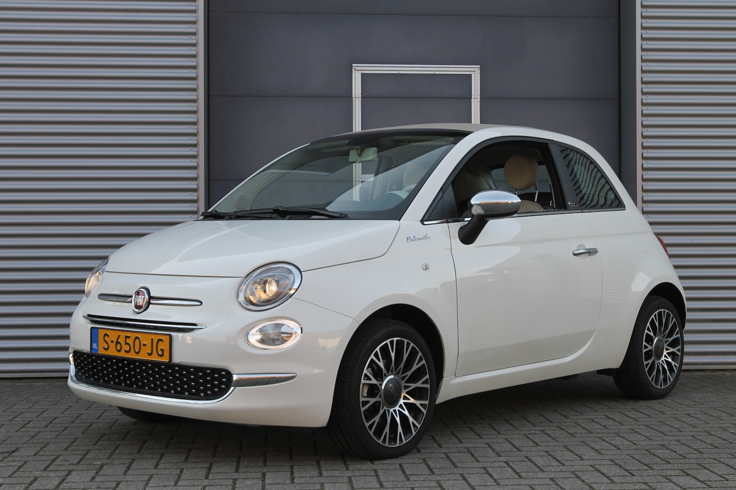 Fiat 500 C - 1.0 Hybrid Dolcevita I LEDER I CLIMA. I CARPLAY I 2300 KM! - AutoWereld.nl