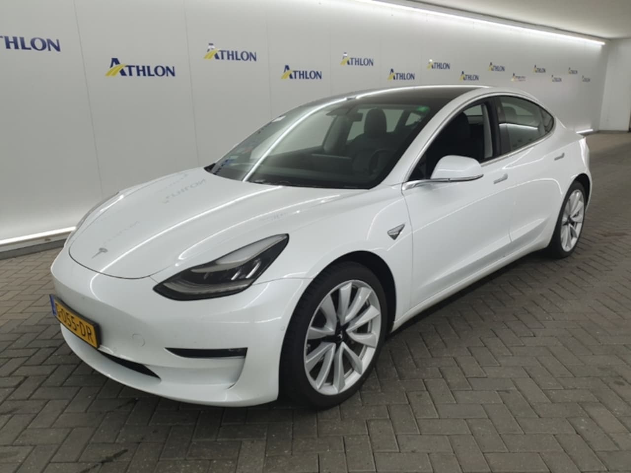 Tesla Model 3 - Long-Range AWD 351pk 75 kWh TREKHAAK+FSD+620KM WLTP+PREMIUM AUDIO ] - AutoWereld.nl