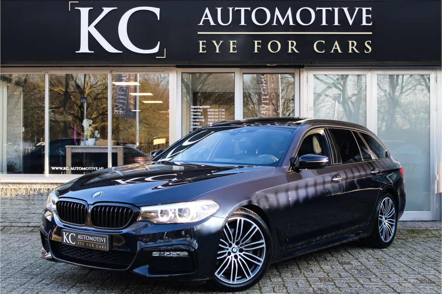 BMW 5-serie Touring - 520i High M-Sport | Pano | H&K | Display Key - AutoWereld.nl