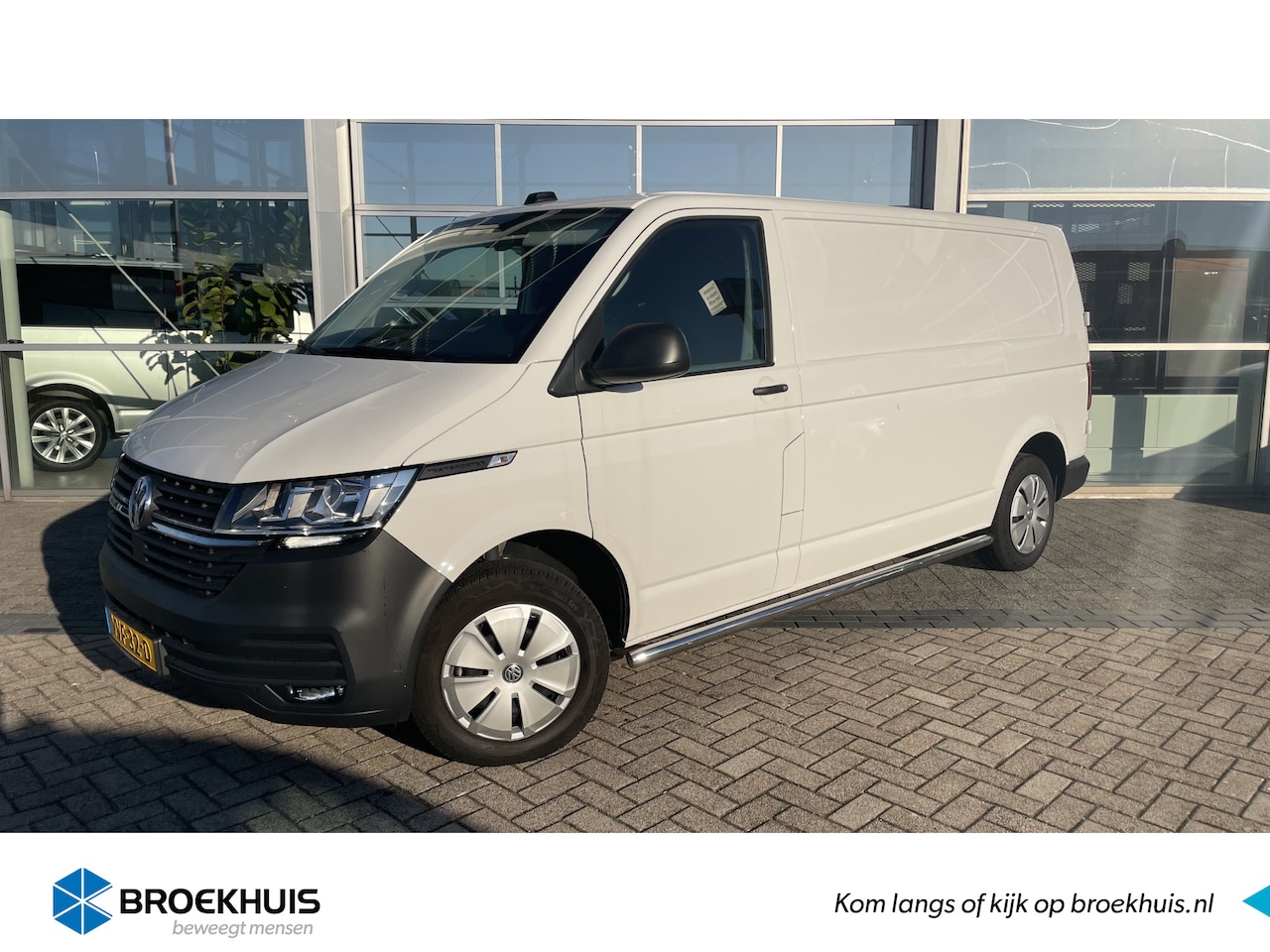 Volkswagen Transporter - 110 PK | L2 | Airco | App Connect | Trekhaak | Betimmering | PDC | Cruise - AutoWereld.nl