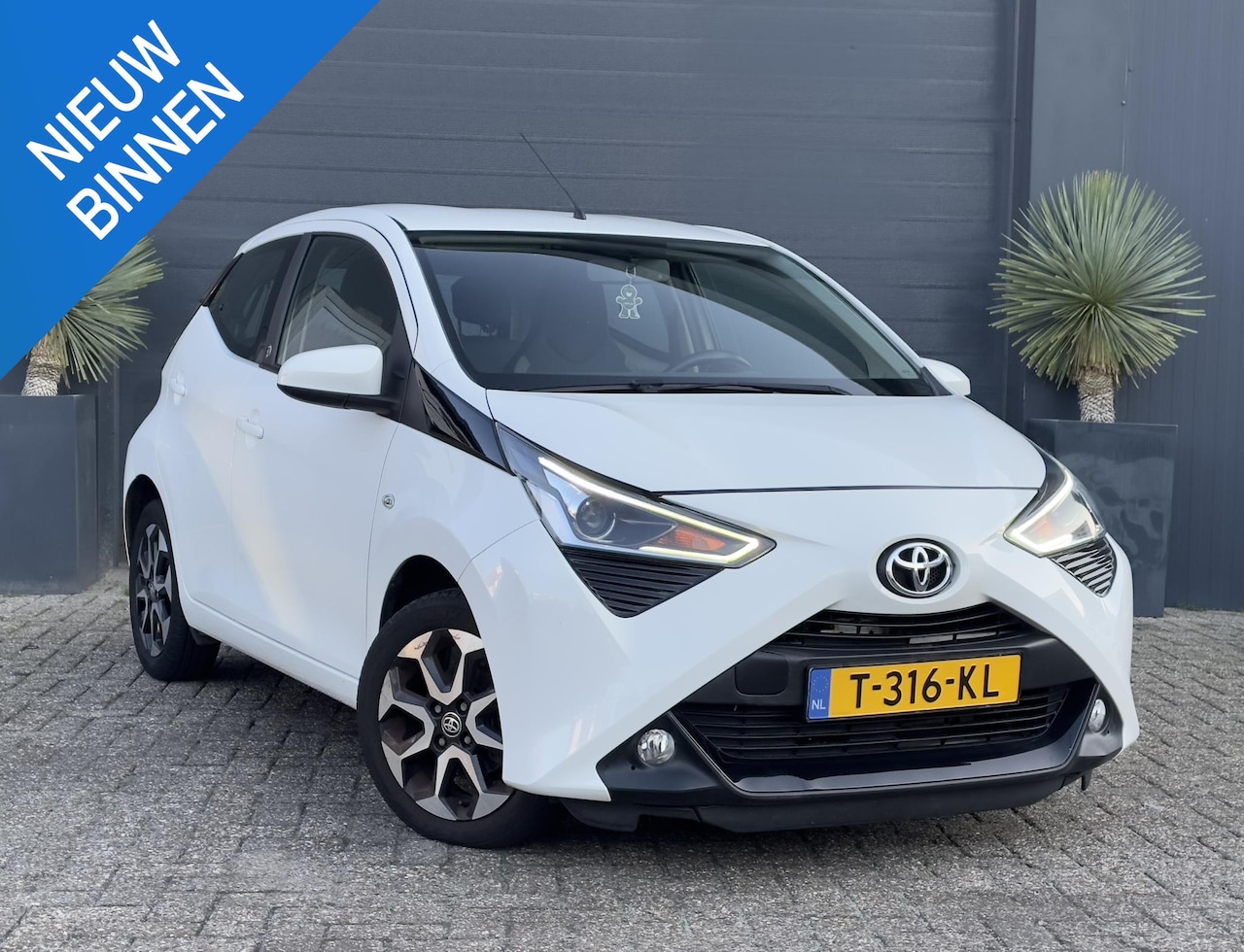 Toyota Aygo - 1.0 VVT-i x-play 1.0 VVT-i x-play - AutoWereld.nl