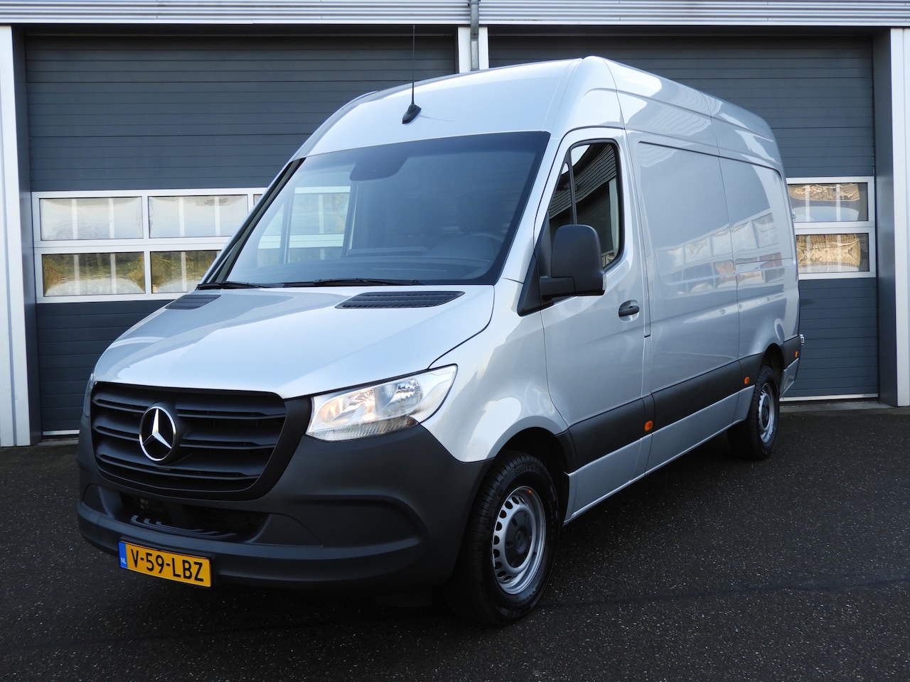 Mercedes-Benz Sprinter - 317 1.9 CDI L2H2 AUT | CAMERA | MBUX | 3.5t TREKHAAK - AutoWereld.nl