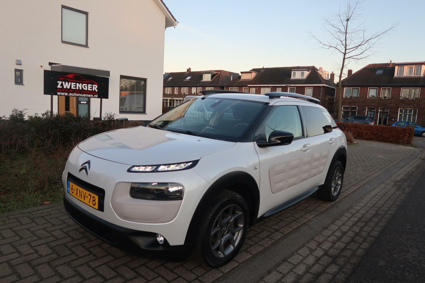 Citroën C4 Cactus - 1.2 e-VTi Aut|NAVIGATIE|CAMERA|BLUETOOTH|CRUISECONTROL|PDC|PERFECT ONDERHOUDEN - AutoWereld.nl