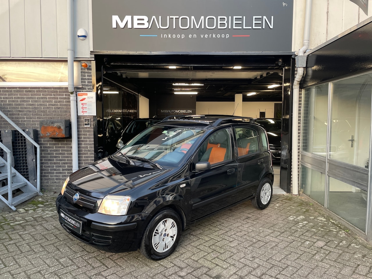 Fiat Panda - 1.2 Emotion/Zwart/Nap/APK/Panoramadak/Elec.Ramen!! - AutoWereld.nl