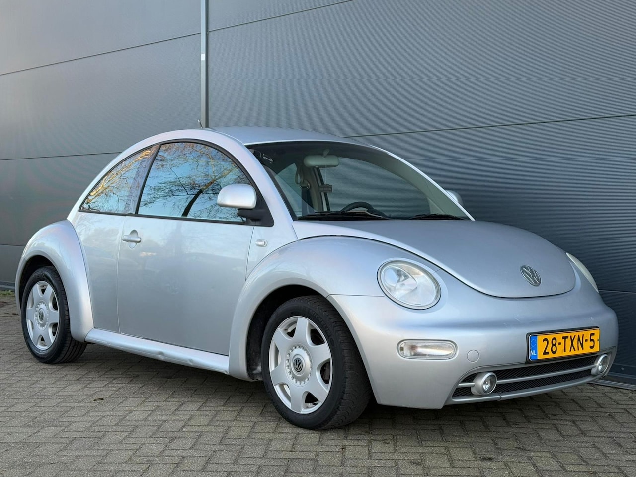 Volkswagen New Beetle - 2.0 Highline AIRCO | ELEK RAMEN | NWE APK - AutoWereld.nl