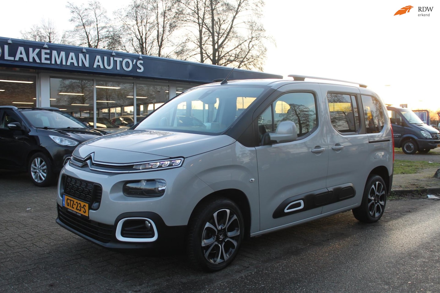 Citroën Berlingo - 1.2 PureTech Shine Navi Camera Headup 7Persoons Huurkoop Inruil APK Garantie - AutoWereld.nl