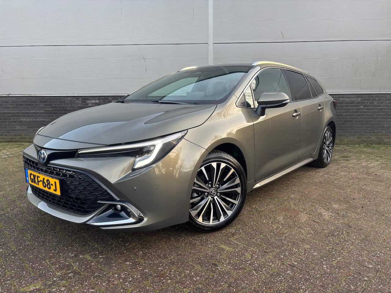 Toyota Corolla Touring Sports - Hybrid 140 First Edition Limited, PDC, Electrische achterklep - AutoWereld.nl