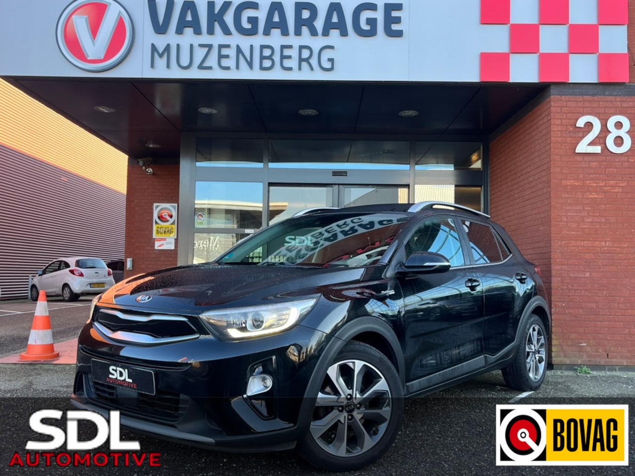 Kia Stonic - 1.0 T-GDi ExecutiveLine // SCHUIF / KANTEL DAK // LEDER // NAVI // CAMERA // DODENHOEK SEN - AutoWereld.nl