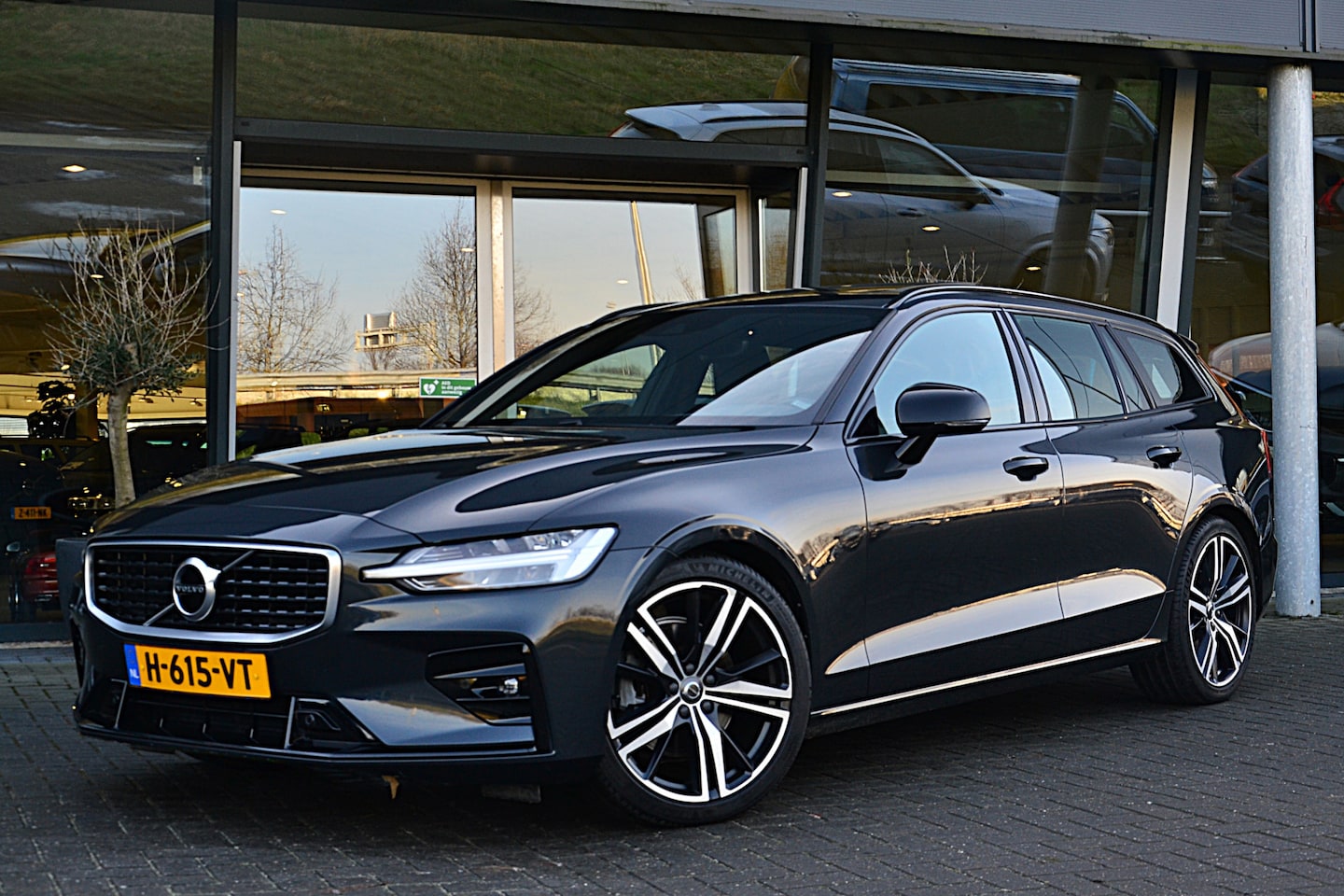 Volvo V60 - T4 R-Design Polestar Engineered | Adaptive Cruise | Sportonderstel | Lighting-Pack | Panor - AutoWereld.nl