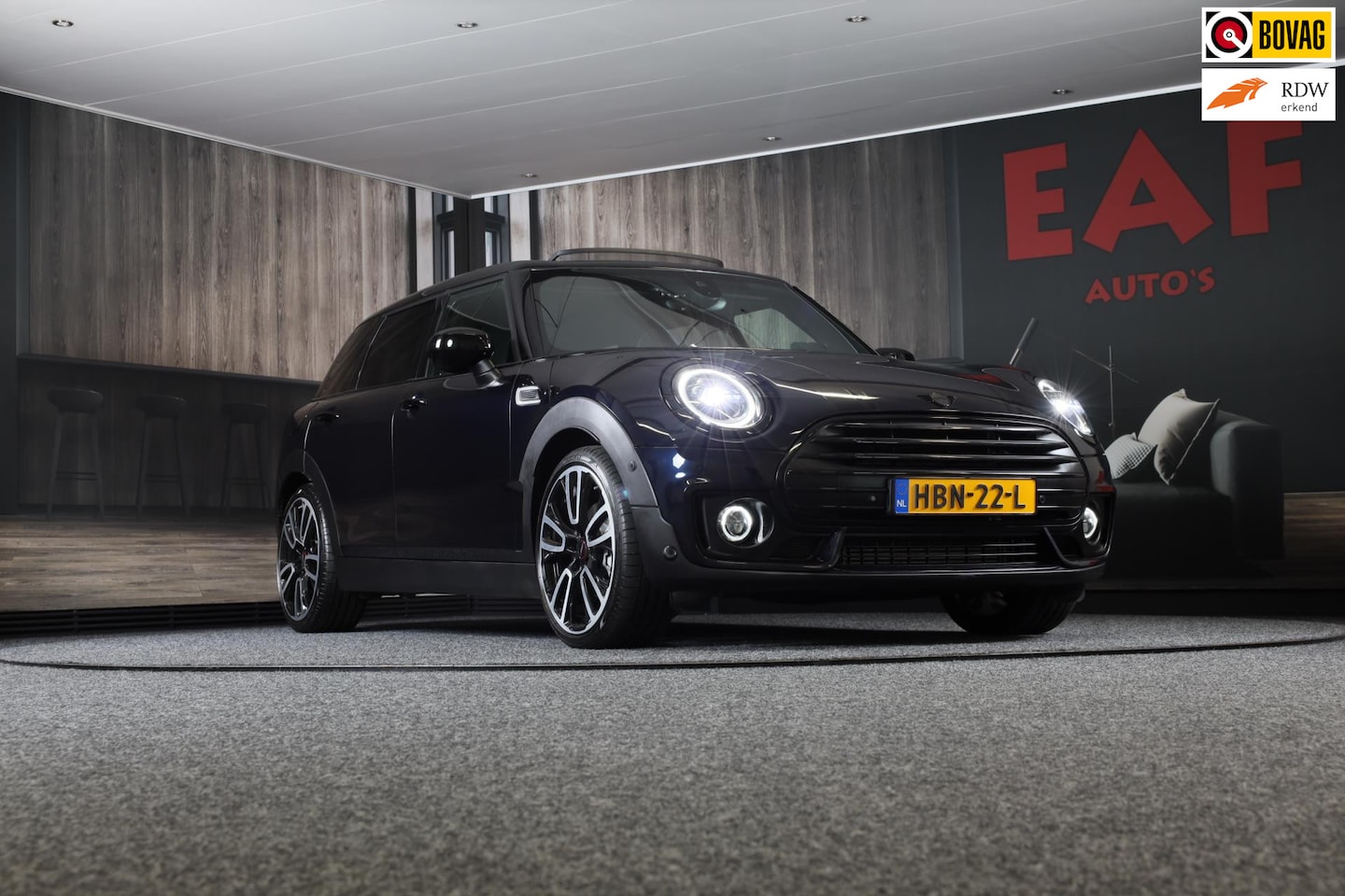 MINI Clubman - Mini 1.5 Cooper John Cooper Works / AUT / Navi / Digital Cockpit / CC / JCW Int / Open Pan - AutoWereld.nl