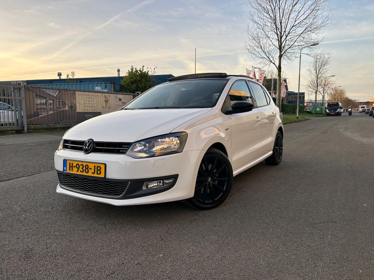 Volkswagen Polo - 1.2 TSI R-Line Edition Pano/Stoelverwarming - AutoWereld.nl