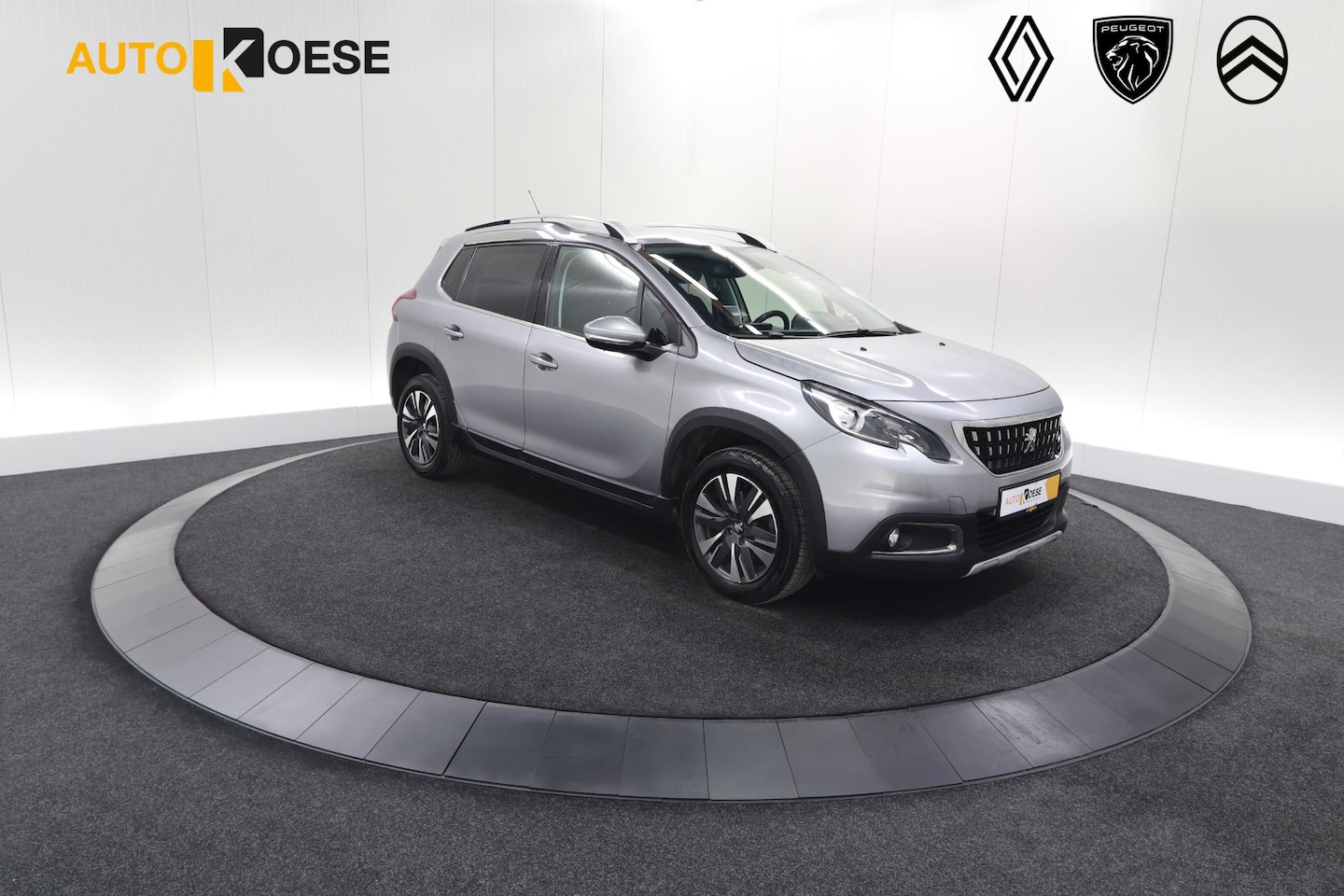 Peugeot 2008 - PureTech 130 GT-Line | Trekhaak | Camera | Navigatie | Apple Carplay | Parkeersensoren - AutoWereld.nl