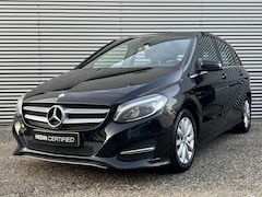 Mercedes-Benz B-klasse - 180 Lease Edition Ambition / Electrisch wegklapbare trekhaak / Navigatie / Parkeersensors