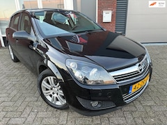 Opel Astra - 1.6 Cosmo / 1e Eig / Leder / PDC / Clima / Cruise