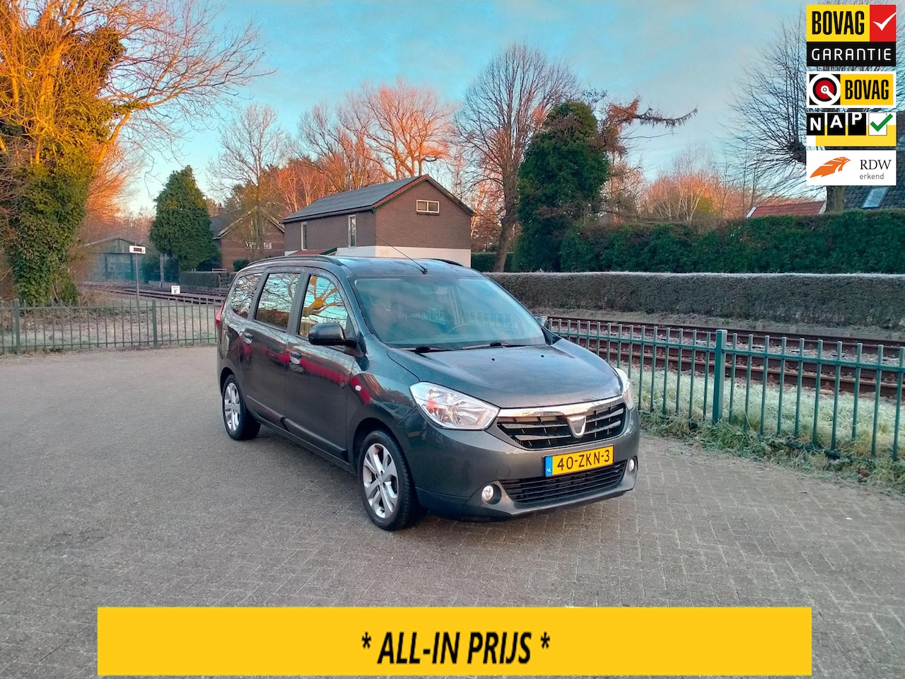 Dacia Lodgy - 1.2 TCe Prestige 7pers. nieuwe kettingset airco navi 1e eig lage km ALLINPRIJS - AutoWereld.nl