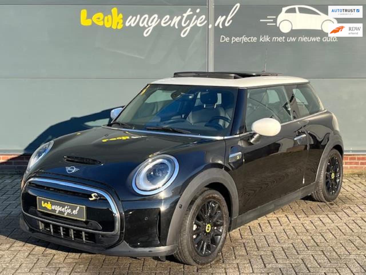 MINI Mini-Electric - Cooper SE 33 kWh *panorama *carplay etc. - AutoWereld.nl