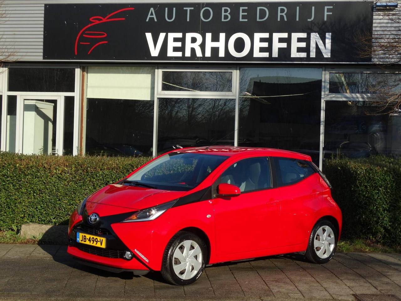 Toyota Aygo - 1.0 VVT-i X-PLAY - CARPLAY - PARKEERCAMERA - ORGINELE KM STAND NAP - 5 DEURS - CRUISE - AI - AutoWereld.nl