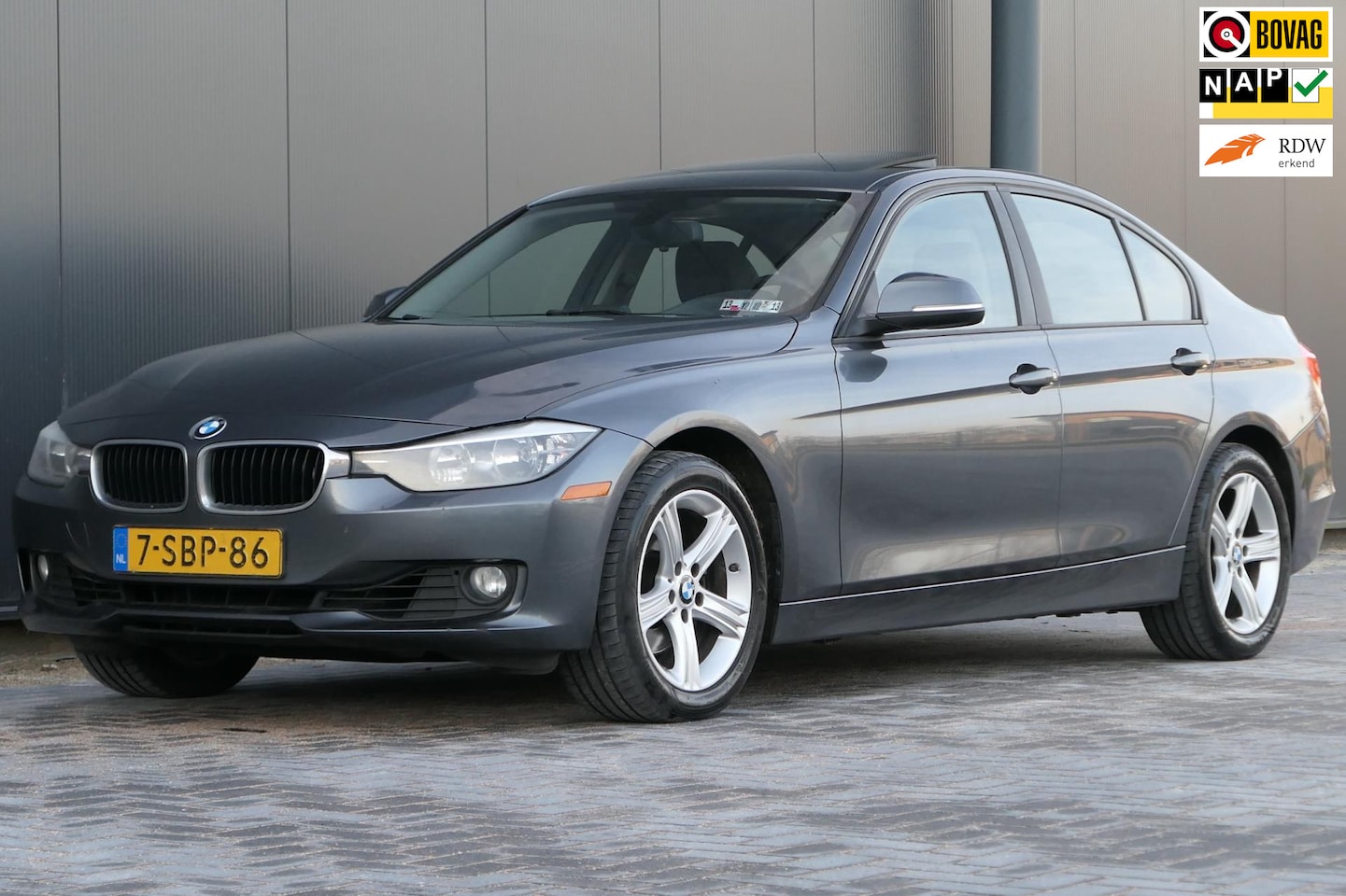 BMW 3-serie - 328i High Executive Leder Stoelverwarming Schuifdak Trekhaak - AutoWereld.nl