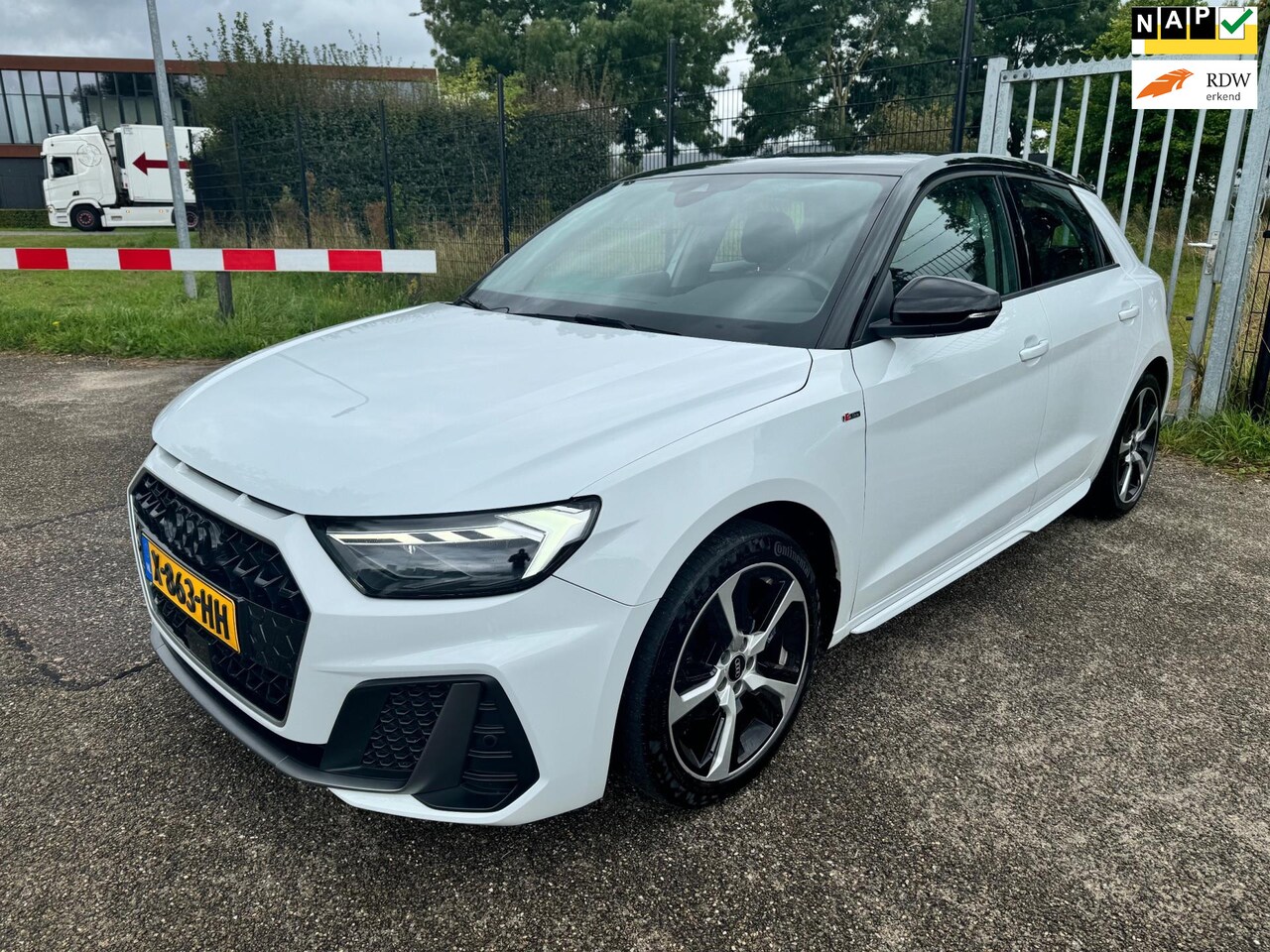 Audi A1 Sportback - 30 TFSI S-Line Matrix Carplay Camera Virtual - AutoWereld.nl