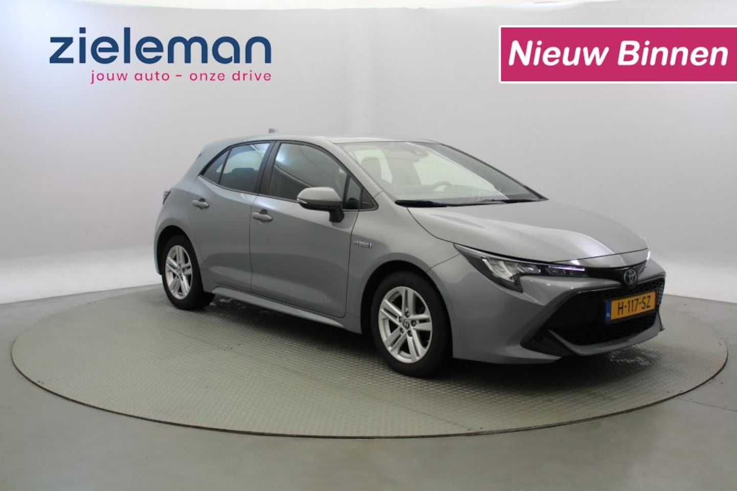 Toyota Corolla - 1.8 Hybrid Business - Clima, Camera - AutoWereld.nl