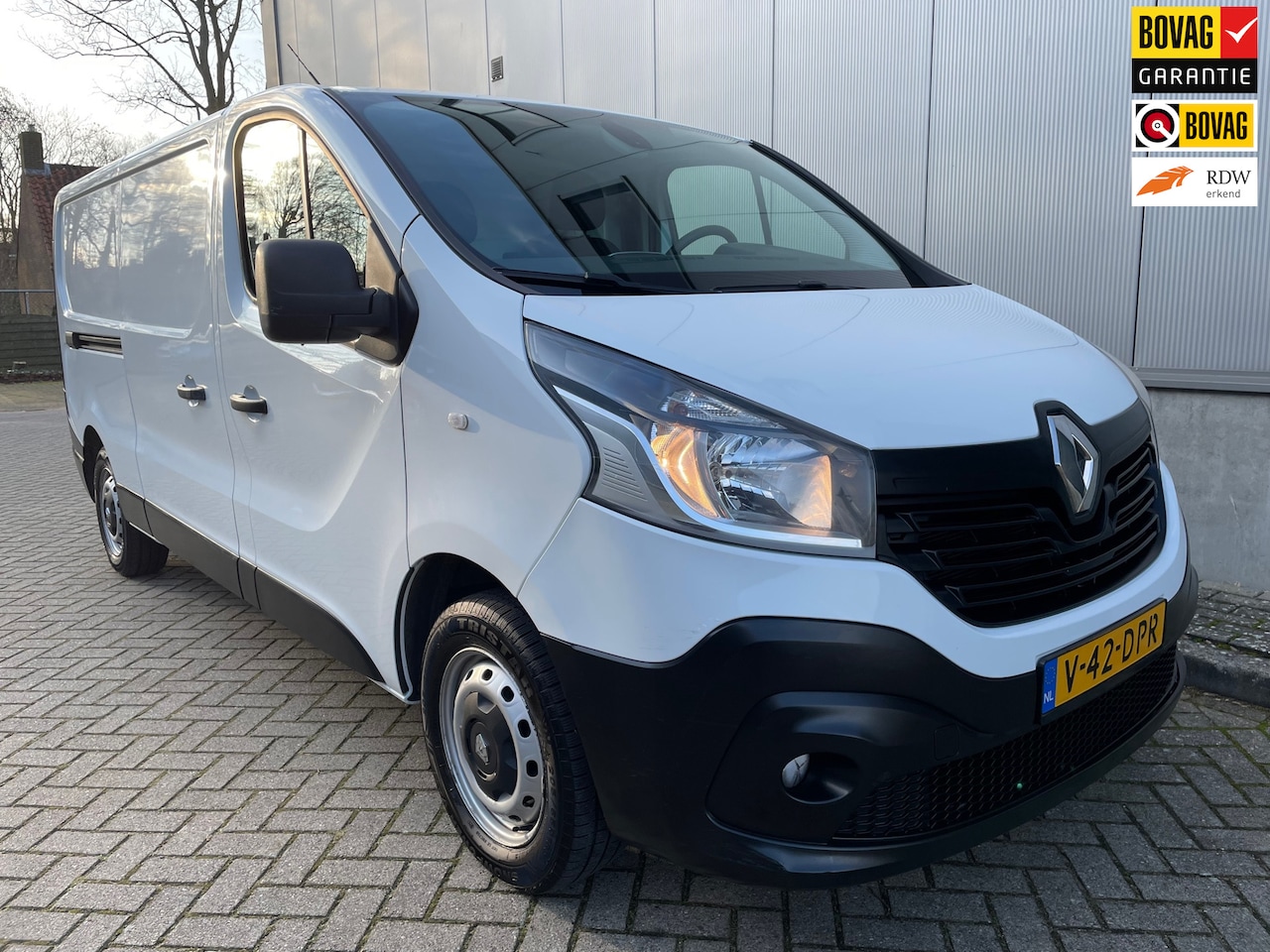 Renault Trafic - 1.6 dCi T29 L2H1 Comfort / 3 zits / Stoelverwarming - AutoWereld.nl