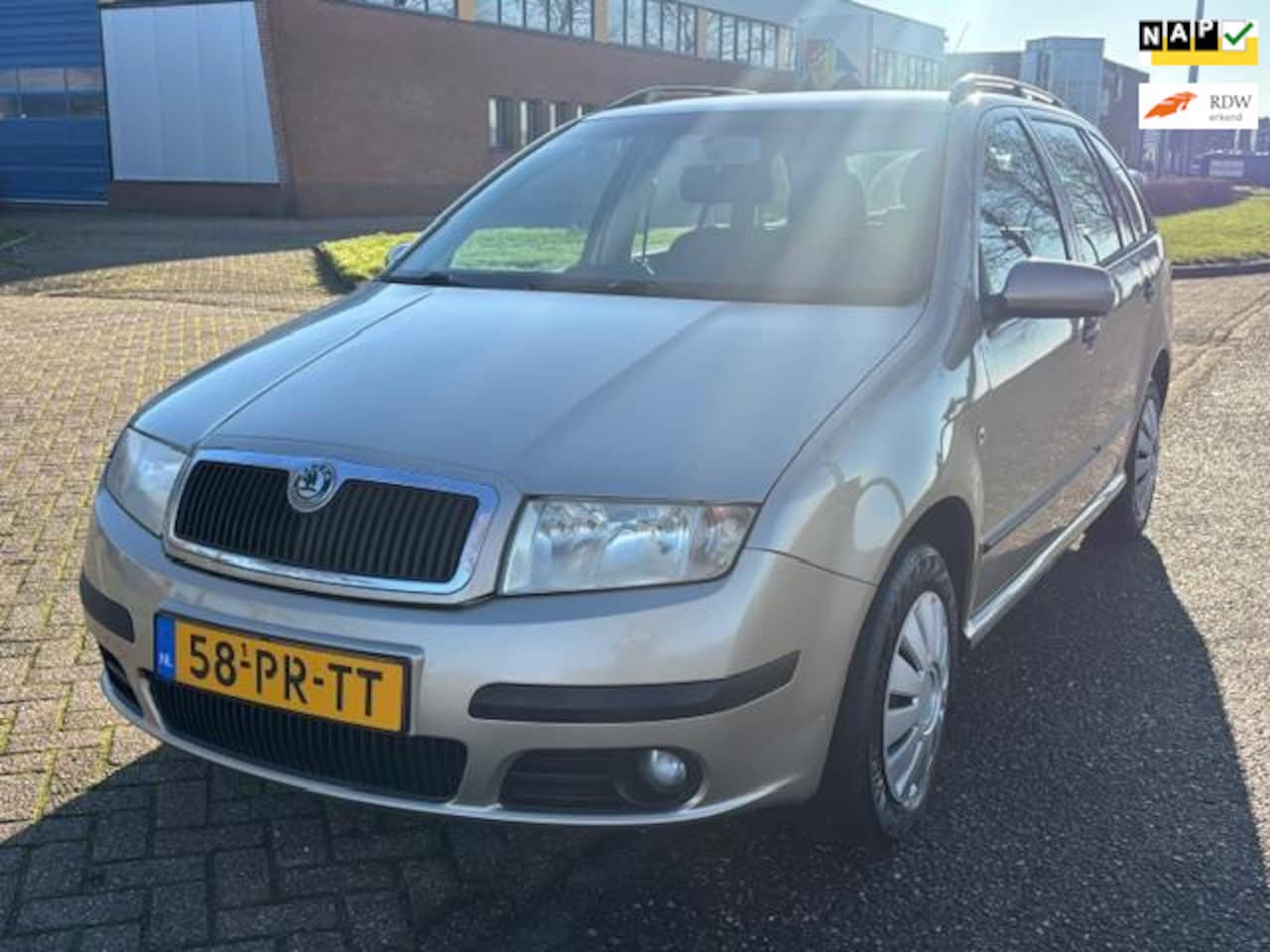 Skoda Fabia Combi - 1.4-16V Elegance Airco El. pakket Audio/CD Cruisecontrol ABS Colorpakket Trekhaak Dealeron - AutoWereld.nl