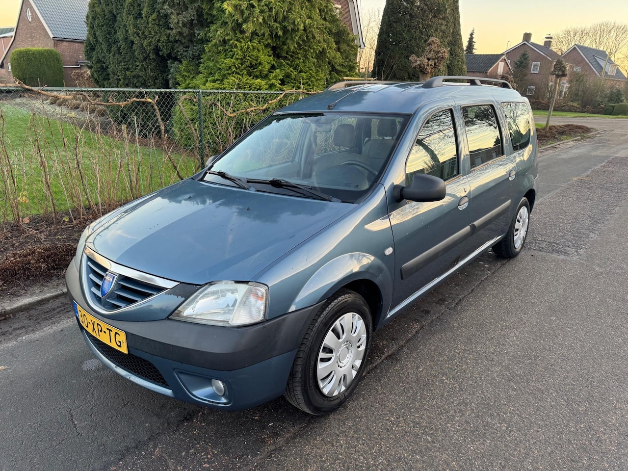 Dacia Logan MCV - 1.6-16V Lauréate 7persoons airco elektrische ramen - AutoWereld.nl