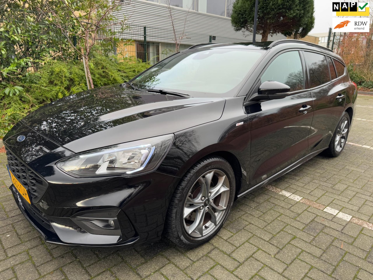 Ford Focus Wagon - 1.0 EcoBoost Hybrid ST Line Business / Camera / Carplay / LED - AutoWereld.nl