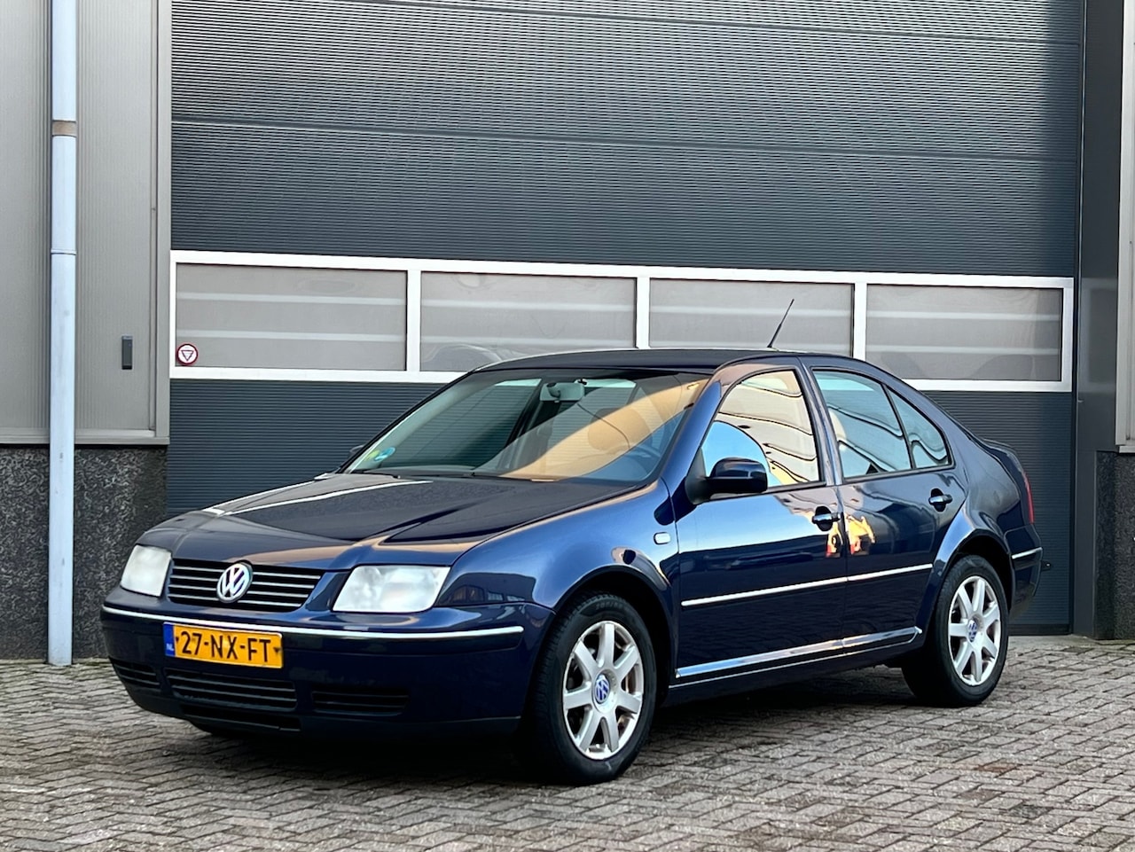 Volkswagen Bora - 1.6-16V Athene bj.2004 Camera|Trekhaak|Airco|Cc|Nap. - AutoWereld.nl