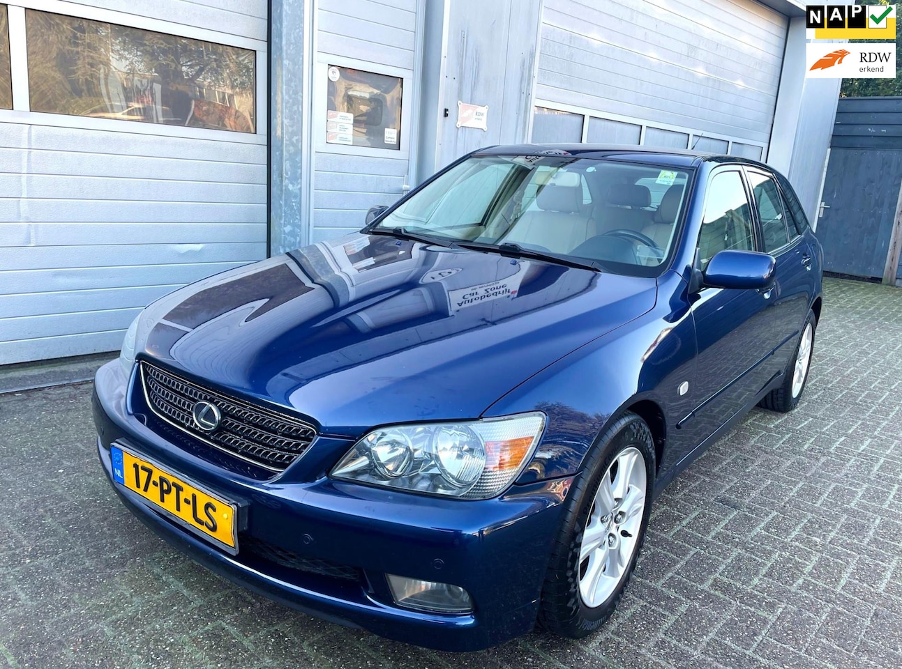 Lexus IS SportCross - 200 Executive-Navi-Leder-Clima-Trekhaak - AutoWereld.nl