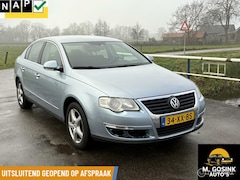 Volkswagen Passat - 2.0 FSI Comfortline Trekhaak Airco