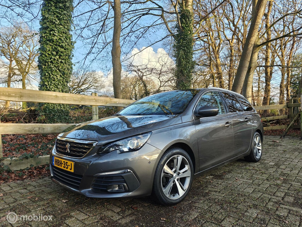 Peugeot 308 SW - 1.2 131PK Allure Panoramadak,Stoelverwarming,Carplay - AutoWereld.nl