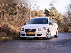 Volvo C30 - 1.8 Sport Schuifdak / Afn. Trekhaak / High Perf. Audio / Stoelverw / 4season banden