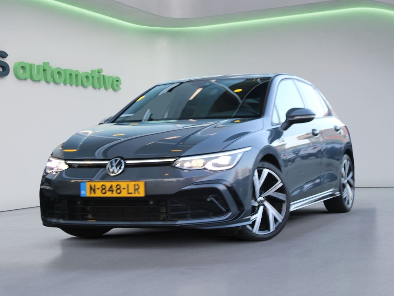 Volkswagen Golf - 1.5 eTSI R-Line Business PANO | CAMERA | ACC | STUURV - AutoWereld.nl