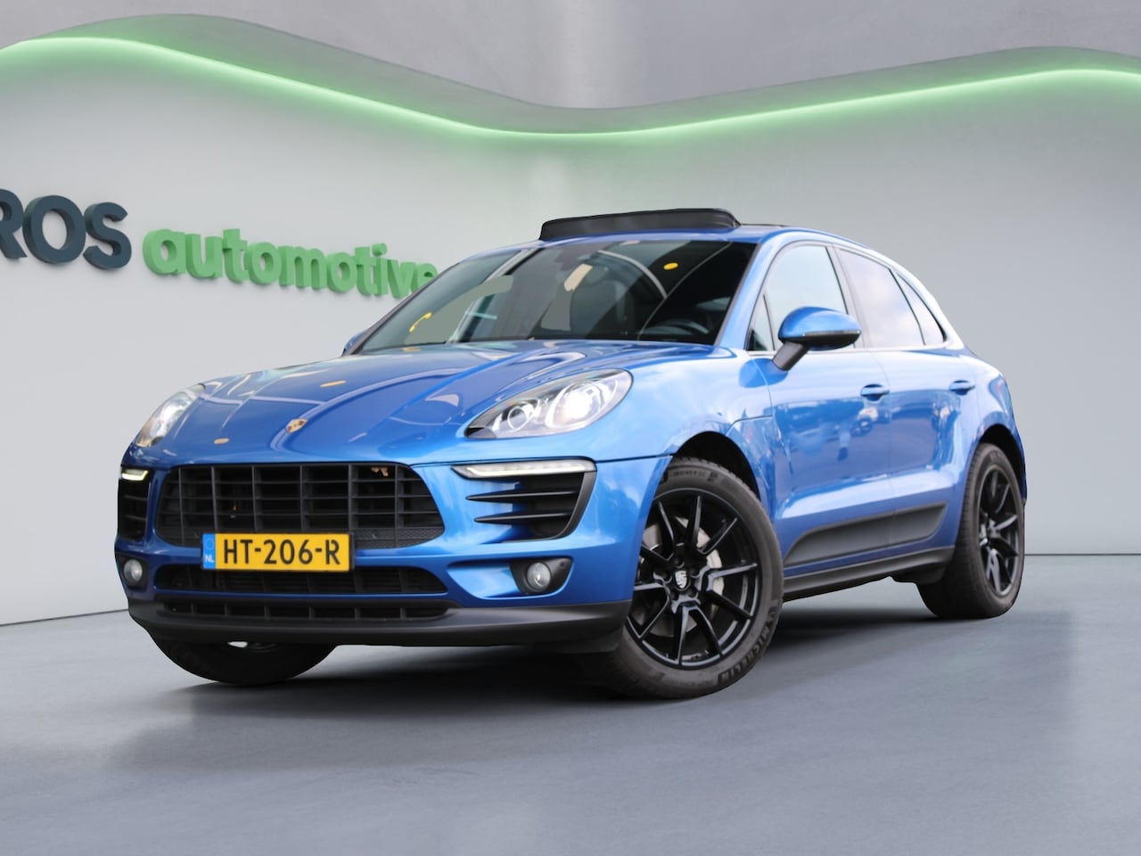 Porsche Macan - 3.0 D S PANO | ELEK.TREKHAAK | NL-AUTO | STOELV - AutoWereld.nl