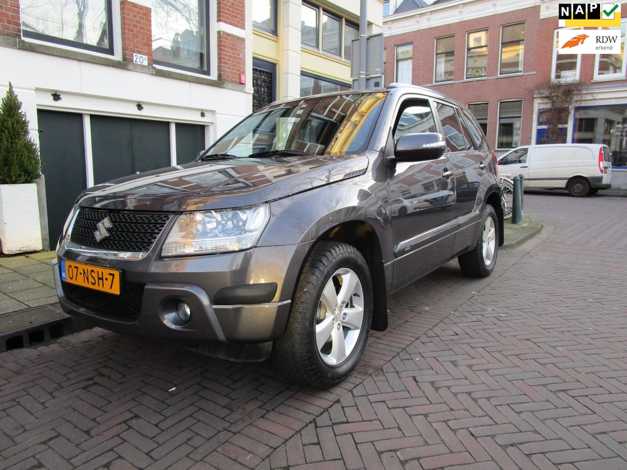 Suzuki Grand Vitara - 2.4-16V Exclusive 4X4 5 Deurs - AutoWereld.nl