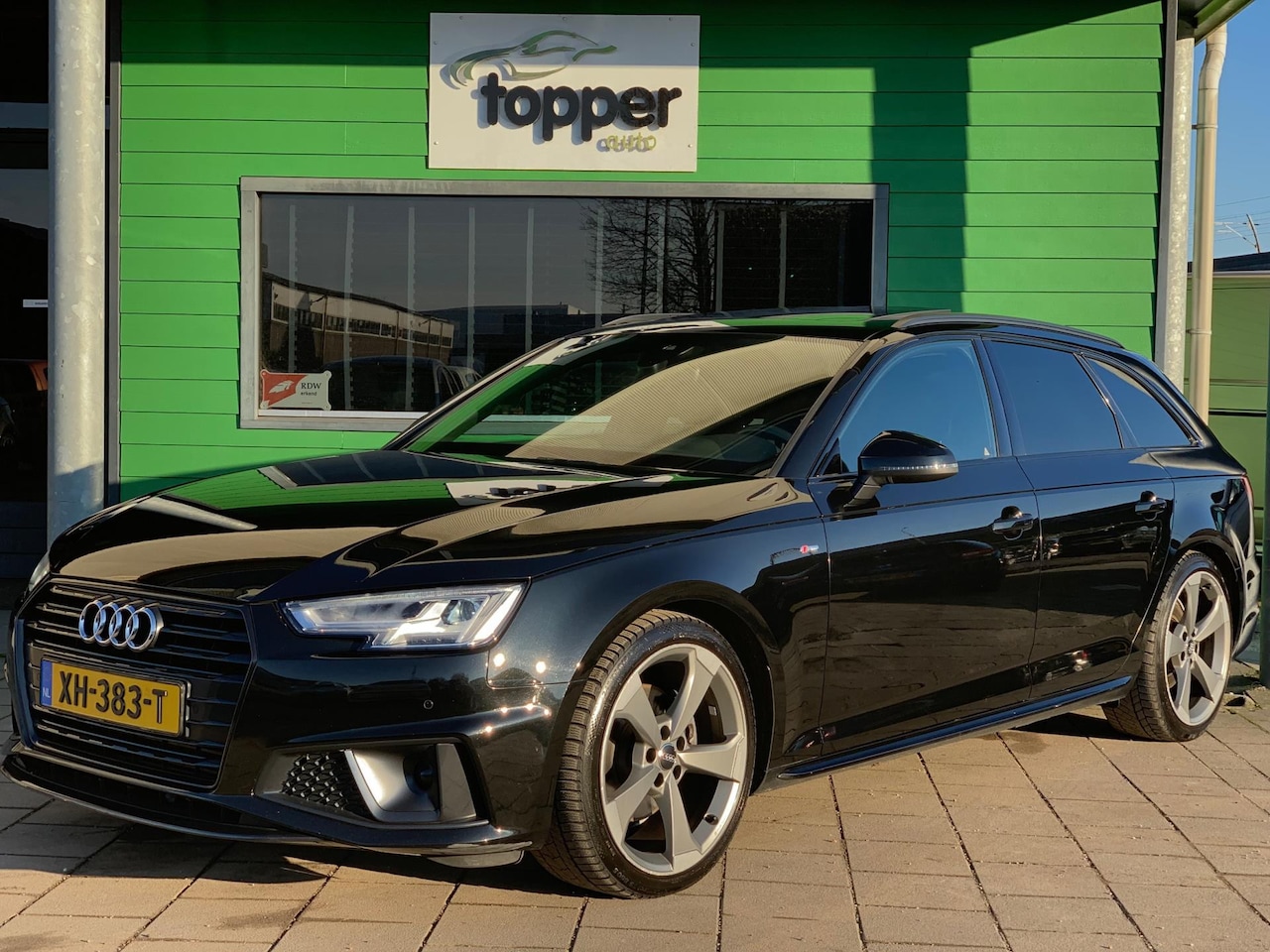 Audi A4 Avant - 40 TFSI Sport S line black edition / PanoDak / - AutoWereld.nl