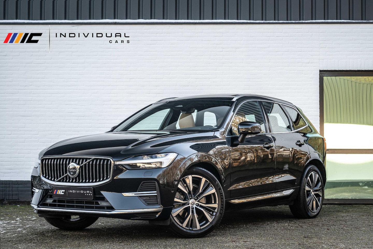 Volvo XC60 - 2.0 T8 AWD Inscription Panorama Four-C Trekhaak - AutoWereld.nl